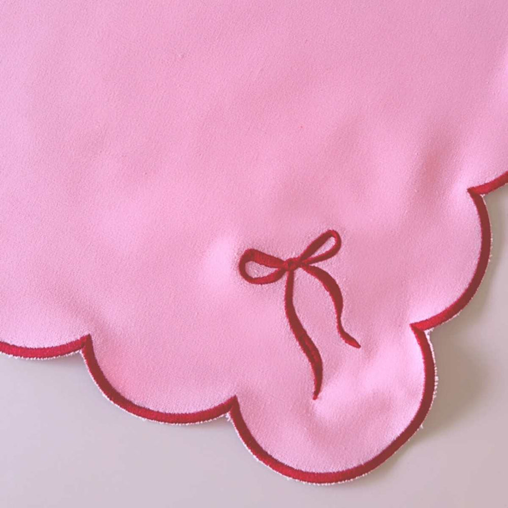 
                  
                    Load image into Gallery viewer, Bow Embroidered Napkin Set (6)
                  
                