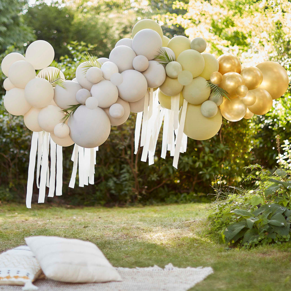 Wild Jungle Balloon Arch With Streamers & Leaves